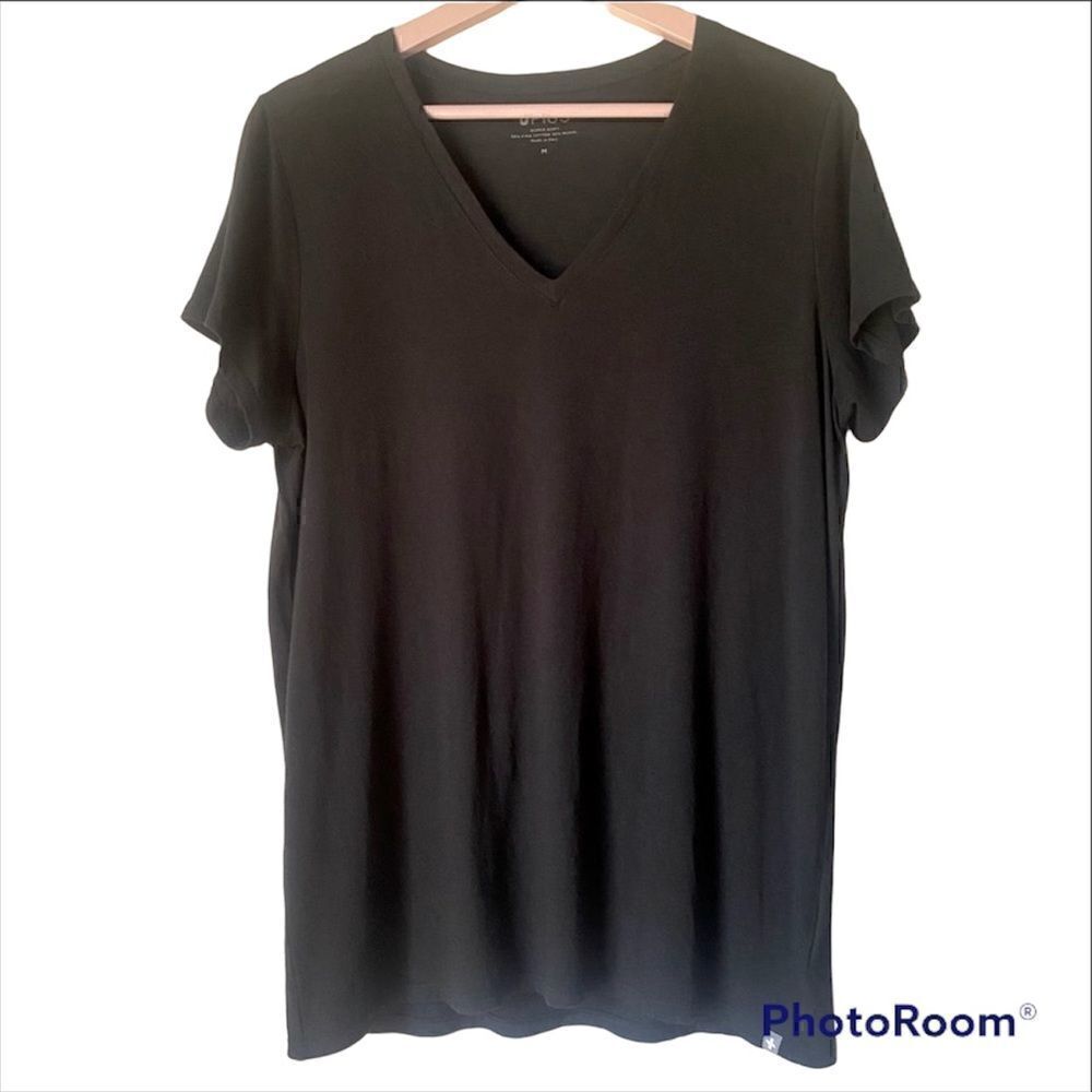 FigsβBlackβSuperΒ SoftβPrimaβCottonβBlendβV-Neckβtop